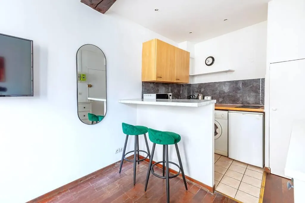 Studio Intimiste Au Coeur Du Marais Historique Paris Apartment