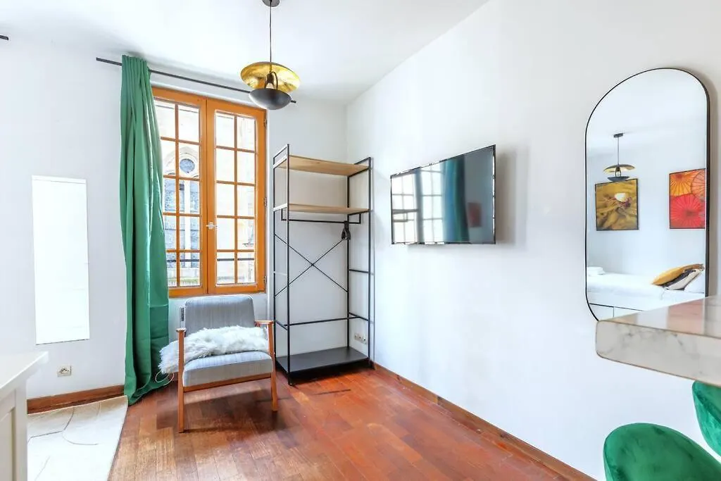 Apartment Studio Intimiste Au Coeur Du Marais Historique Paris France
